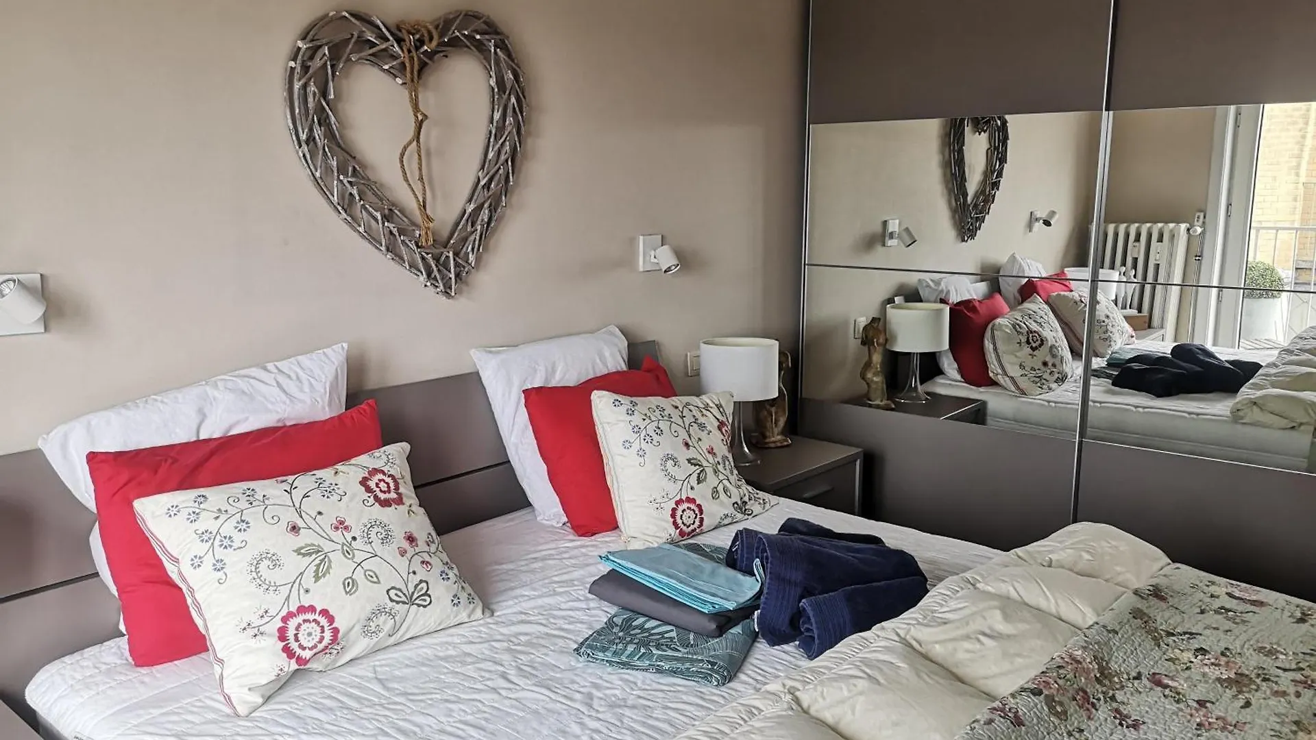 Luxurious T3 Garage, View On The Noordzee, 2-6 P Baby In Ostend Plein Center Apartment Belgium